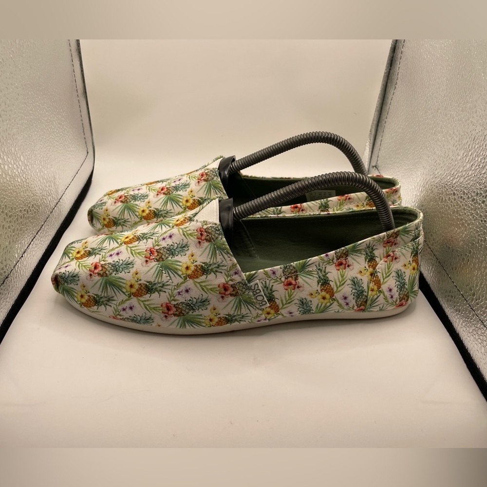 Bobs from Skechers Pineapples womens loafers size 10